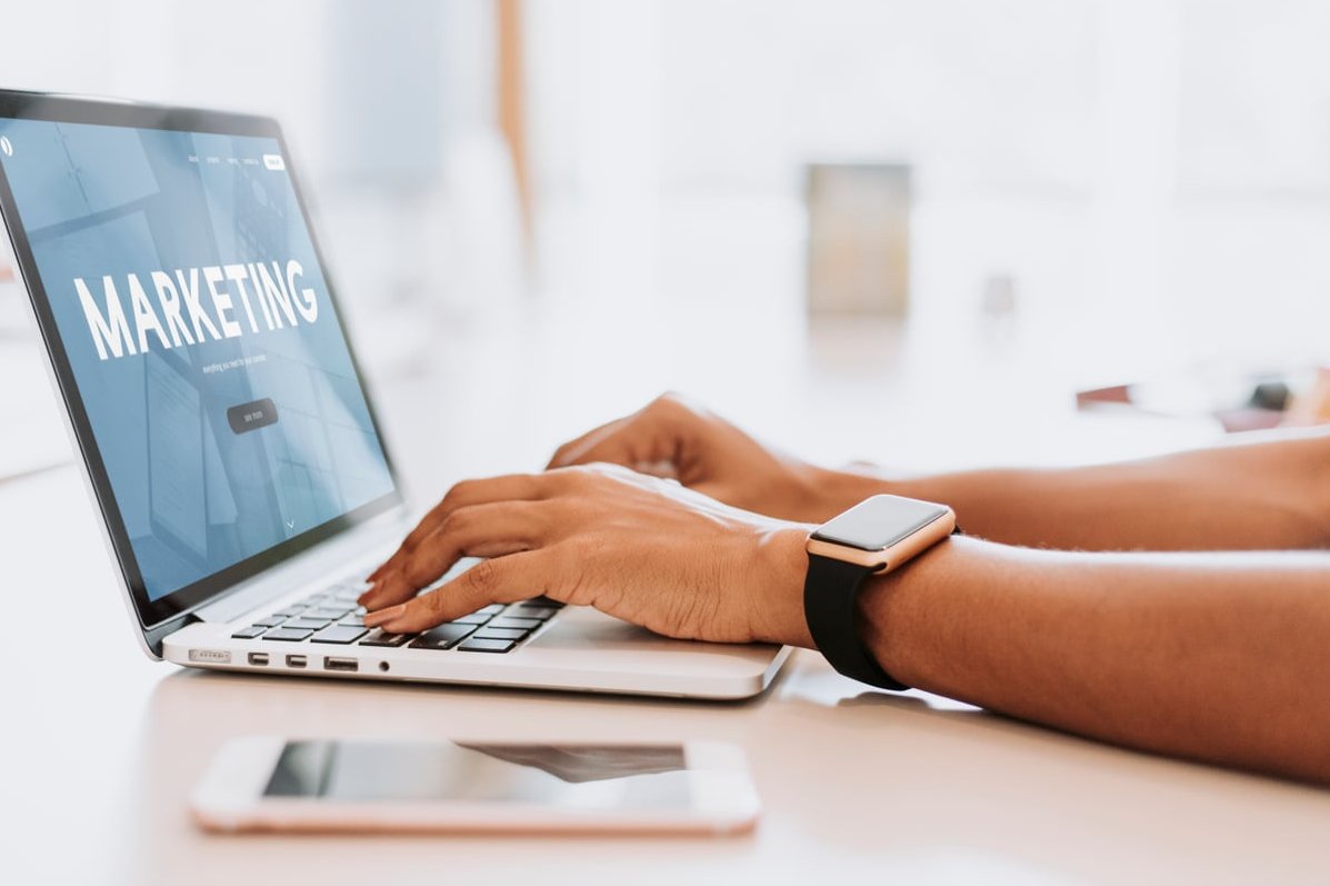 email marketing laptop