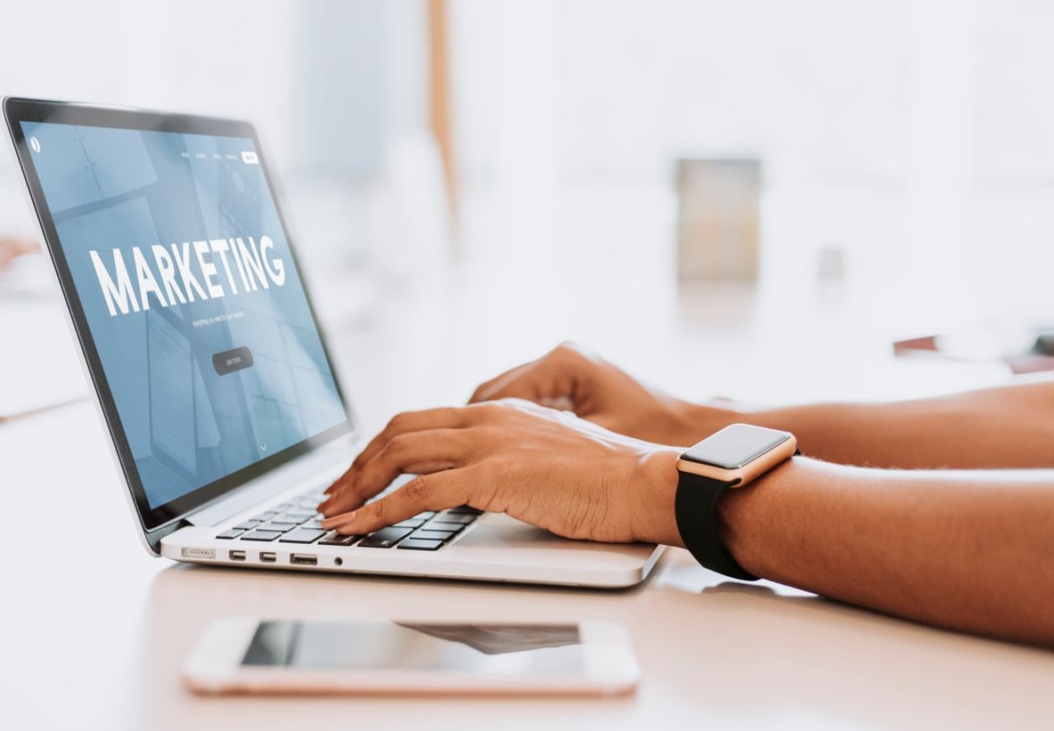 email marketing laptop